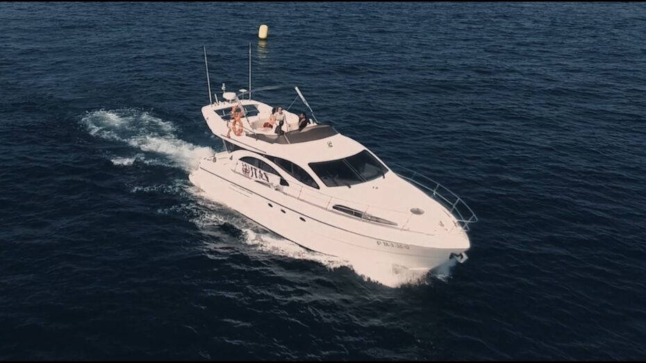 Elegante yate con Estabilizador