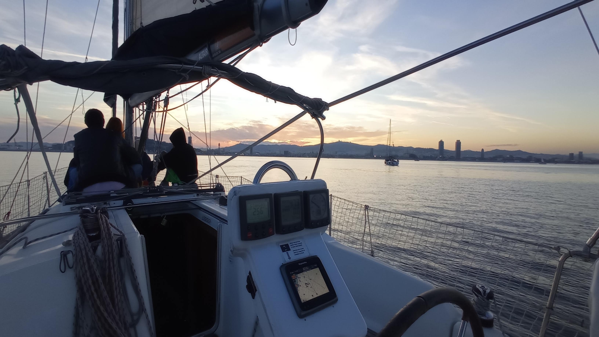 Amplio y cómodo velero - Imagen 6