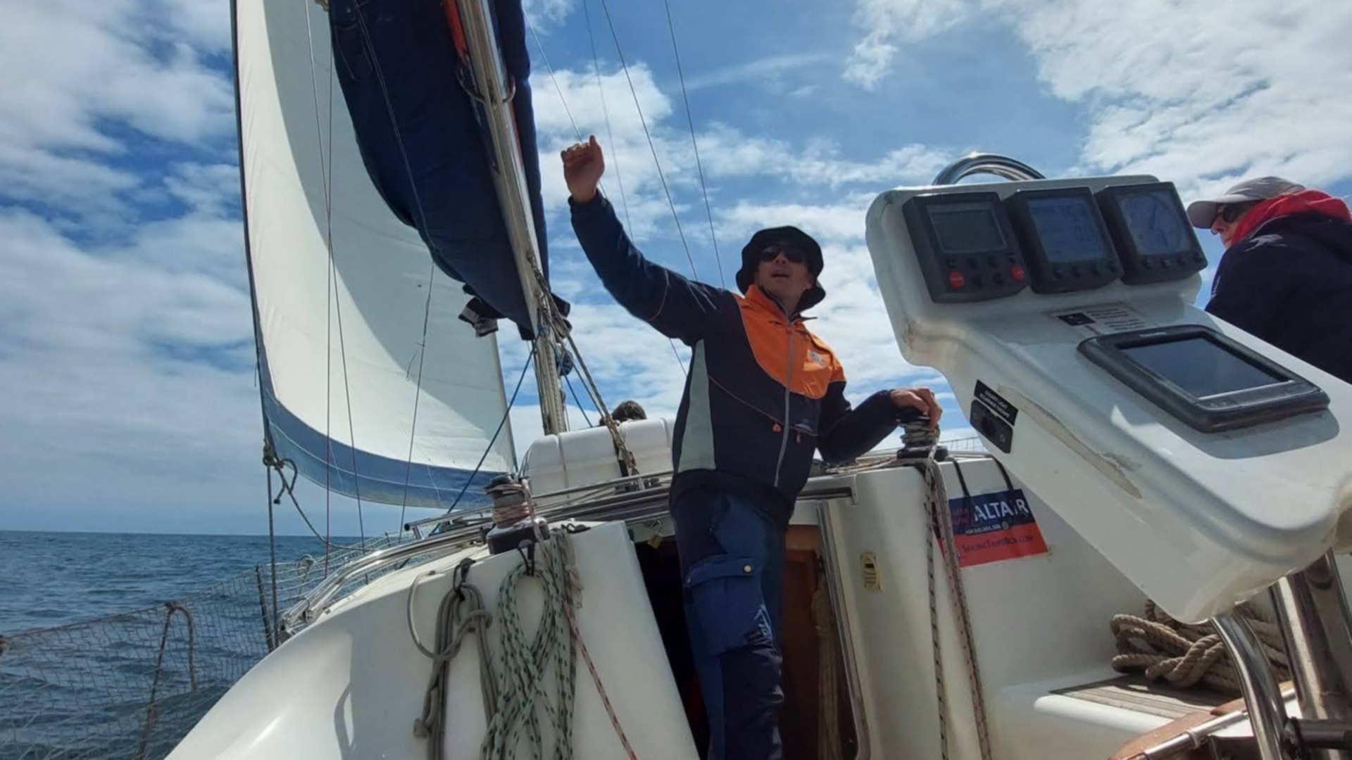 Amplio y cómodo velero - Imagen 8