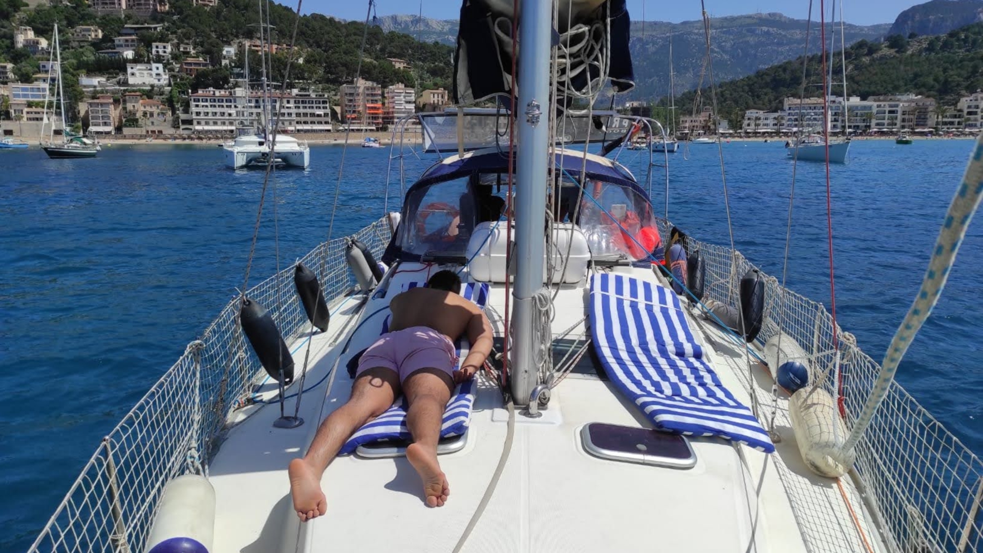 Amplio y cómodo velero - Imagen 9