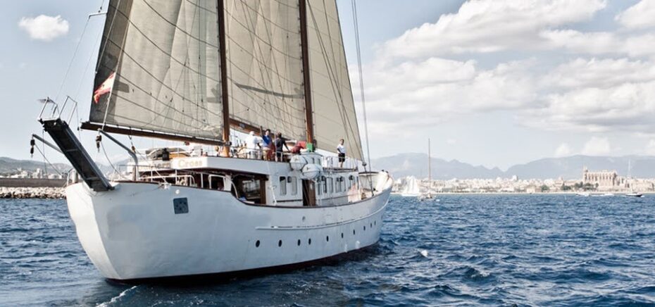 Majestuoso velero clásico